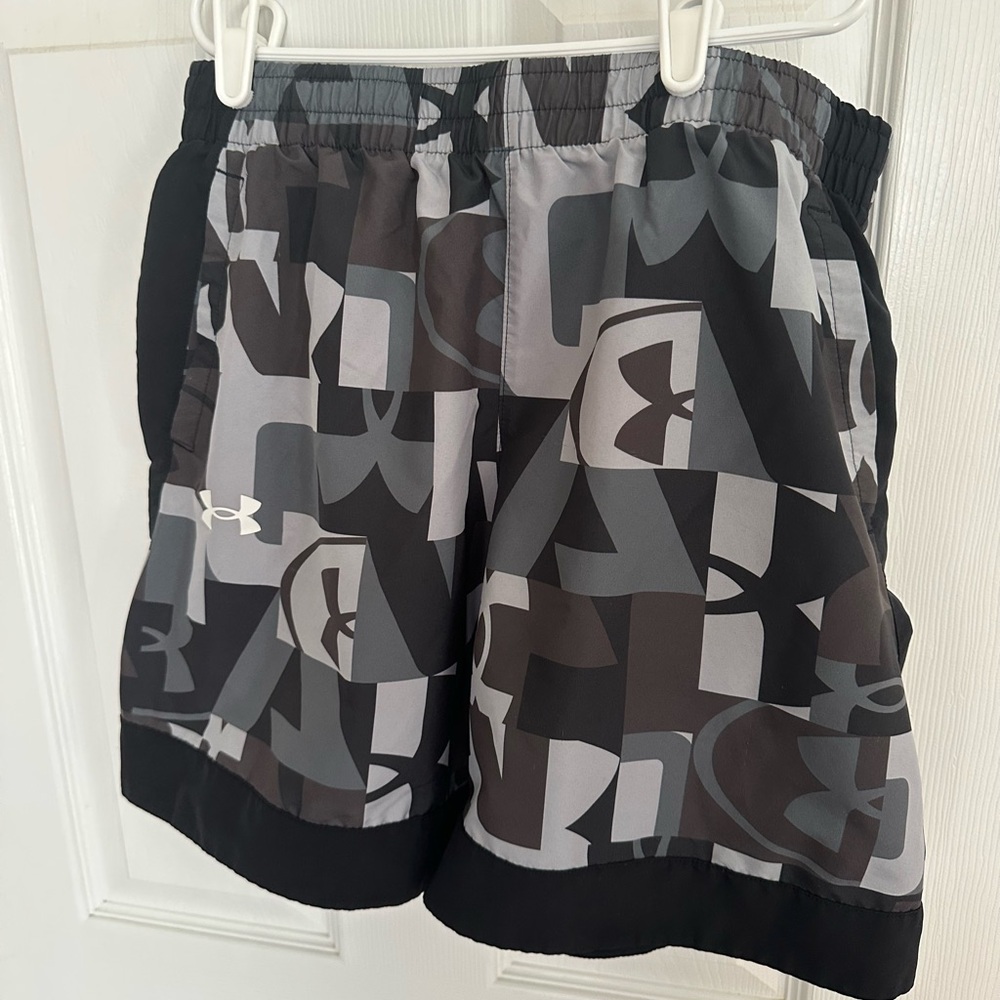 Under Armour UA Boys Youth XL Loose Shorts Gray Black